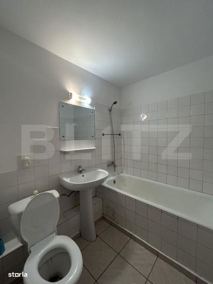 Apartament cu 3 camere semidecomandat în 1 Mai