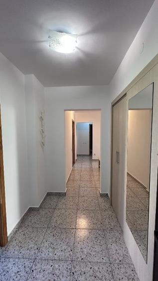 Apartament cu 3 camere decomandat în Dristor