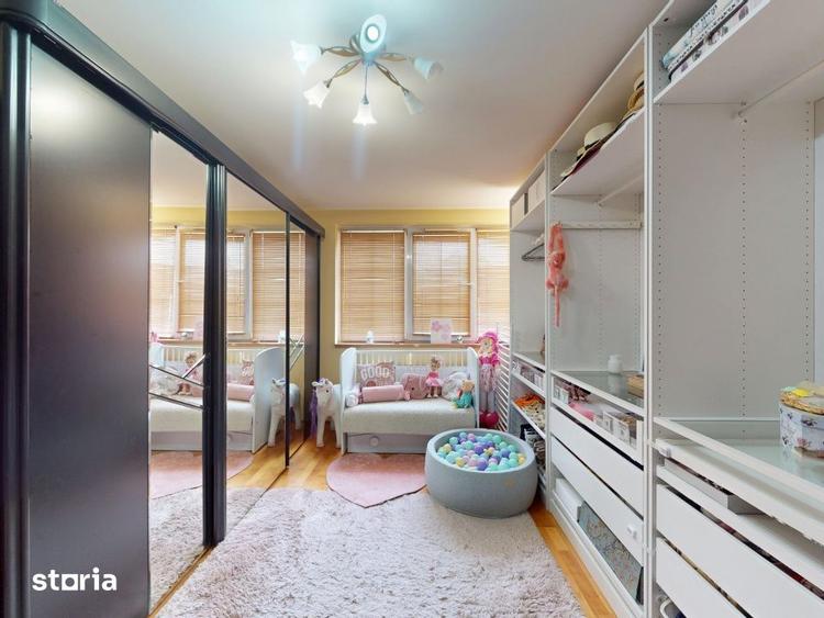 Casă cu 5 camere cu Teren 1104 Mp în Lipovei