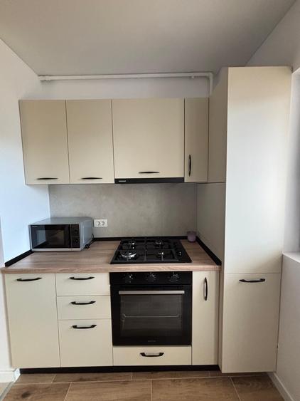 Apartament cu 2 camere semidecomandat în Berceni