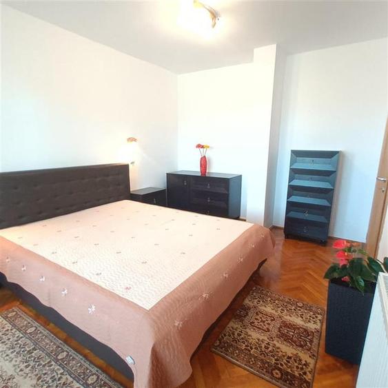 Apartament cu 4 camere decomandat, mobilat în Ștrand