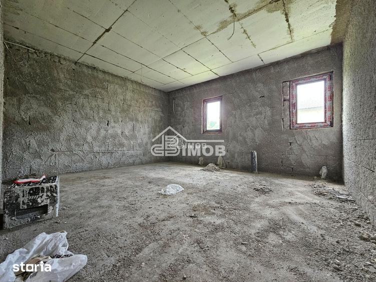 Casă cu 4 camere cu Teren 343 Mp în Comișani