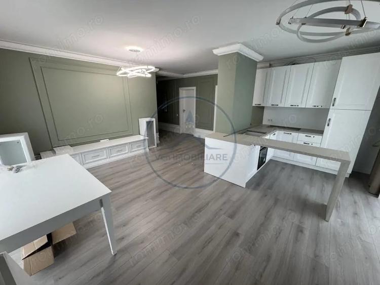 Apartament cu 4 camere decomandat în Central
