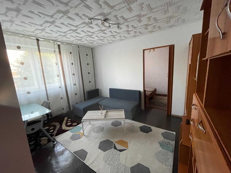 Apartament cu 3 camere semidecomandat în Central