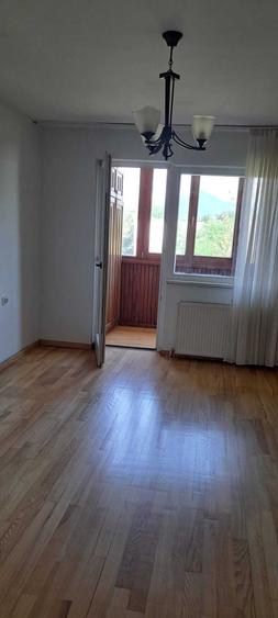 Apartament de vanzare 3 camere in Petrosani, str. Independentei, partial mobilat, doua balcoane (unul inchis), izolat termic interior - 6