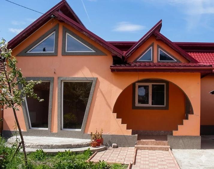 Casă cu 4 camere cu Teren 1040 Mp în Central