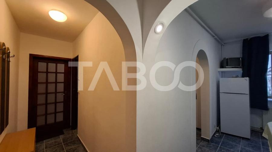Apartament cu 3 camere semidecomandat, mobilat în Vasile Aaron
