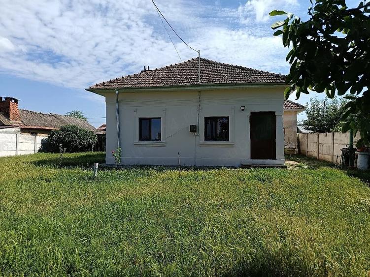 Casă cu Teren 820 Mp în Vlădila