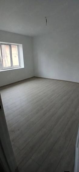 Casă cu 3 camere cu Teren 800 Mp în Titulescu