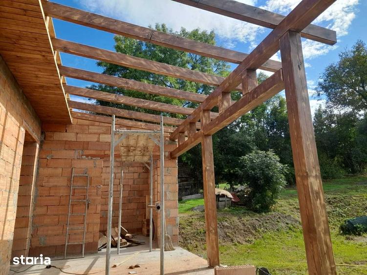 Casă cu 4 camere decomandat cu Teren 1513 Mp în Acățari
