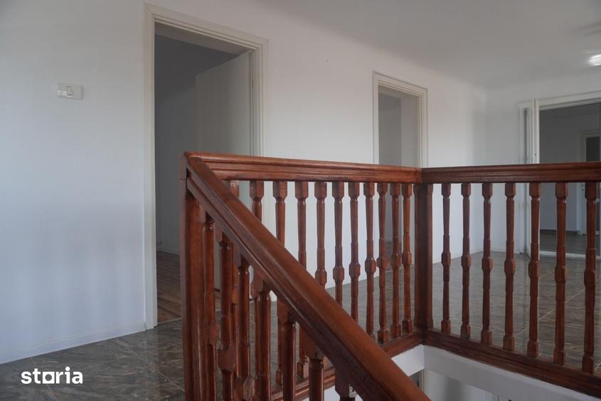 Casă cu 8 camere cu Teren 380 Mp în Snagov