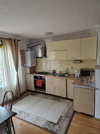 Apartament cu 3 camere decomandat în Florești