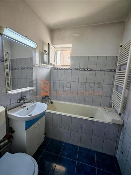 Apartament cu 2 camere semidecomandat, mobilat în 1 Decembrie