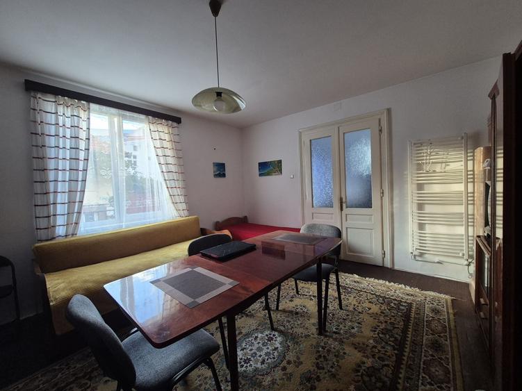 Apartament cu 3 camere semidecomandat în Centrul Civic
