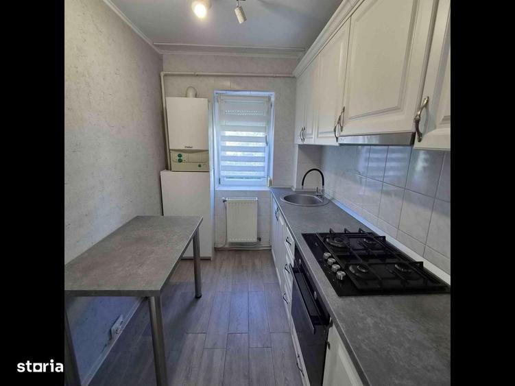 Apartament cu 3 camere semidecomandat în Milcov