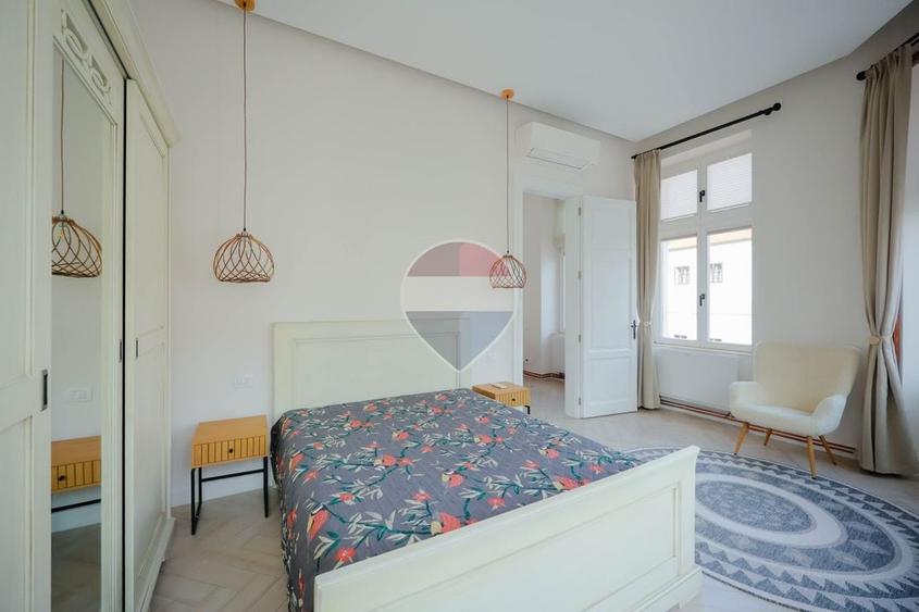 Apartament cu 4 camere semidecomandat, mobilat în Ultracentral
