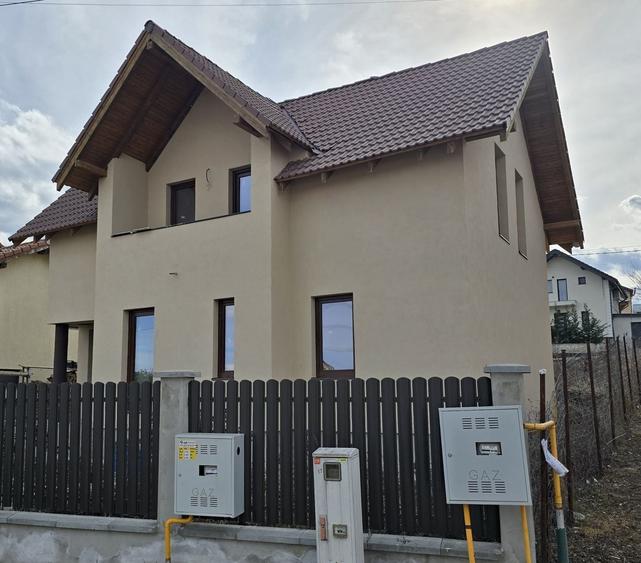 Casă cu 4 camere în Apahida