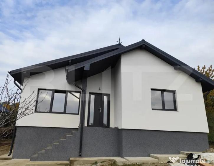 Casă cu 3 camere cu Teren 450 Mp în Tomești