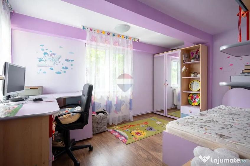 Apartament cu 3 camere decomandat în Est
