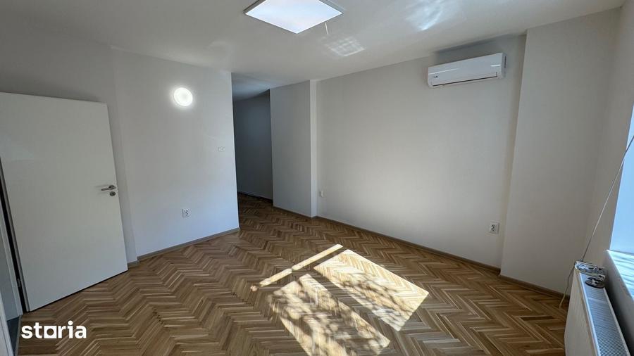 Casă cu 9 camere cu Teren 120 Mp în Cantemir