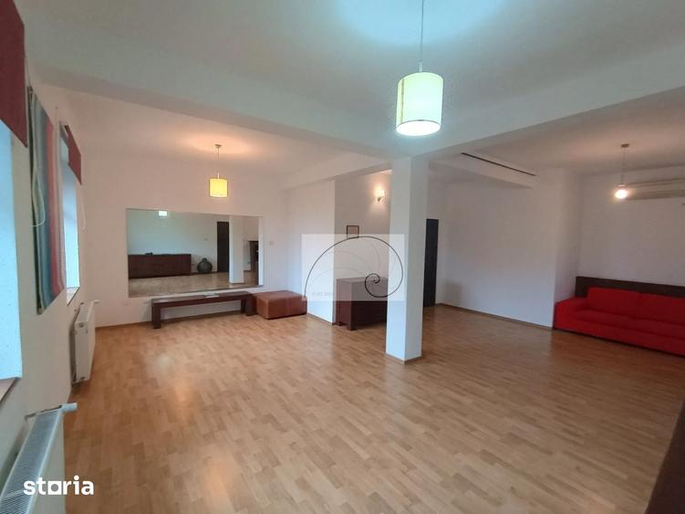 Casă cu 6 camere cu Teren 200 Mp în Moșilor