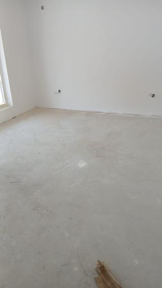 Apartament cu 2 camere decomandat în Titan