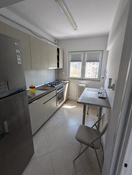 Apartament cu 3 camere semidecomandat în Exterior Vest