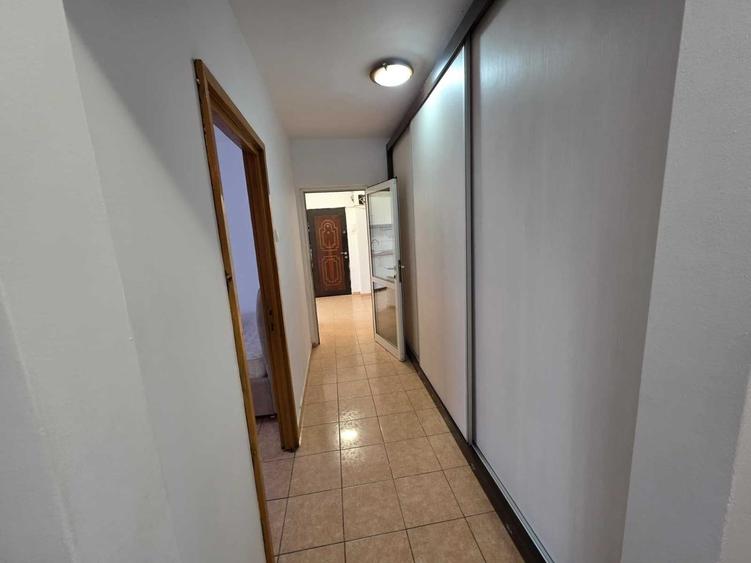 Apartament cu 3 camere, mobilat în Titan