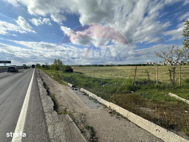 Teren de 39758 mp, în Vest