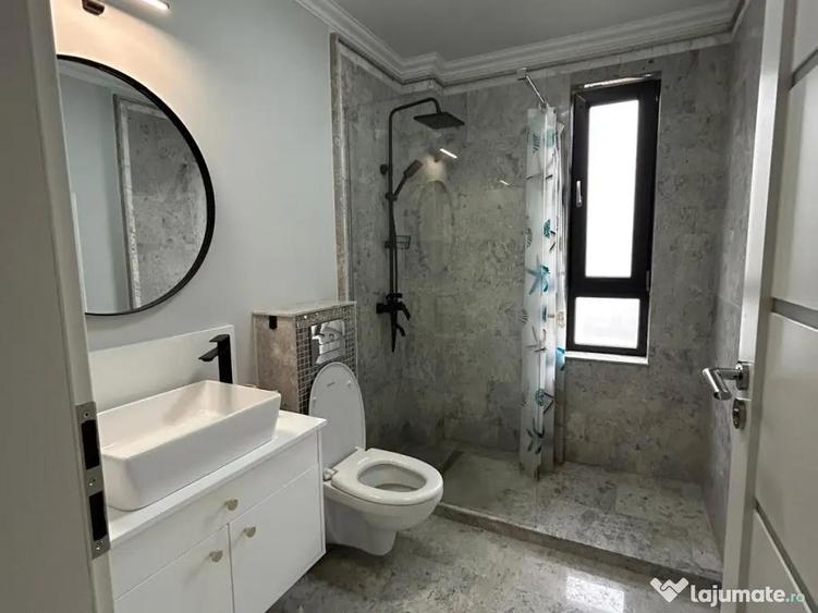 Apartament cu 3 camere decomandat în Exterior Vest