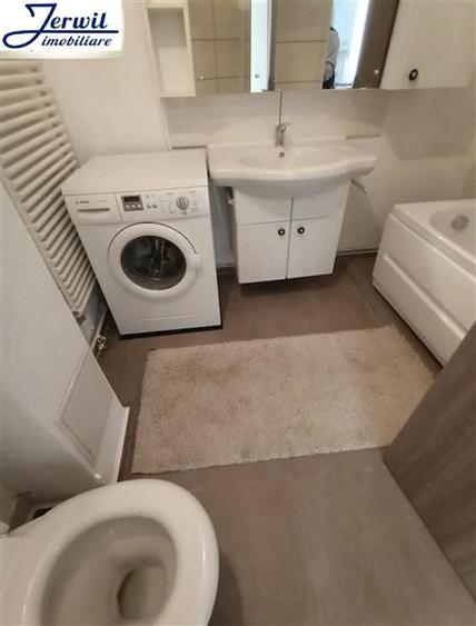 Apartament cu 2 camere decomandat, mobilat în Micro III