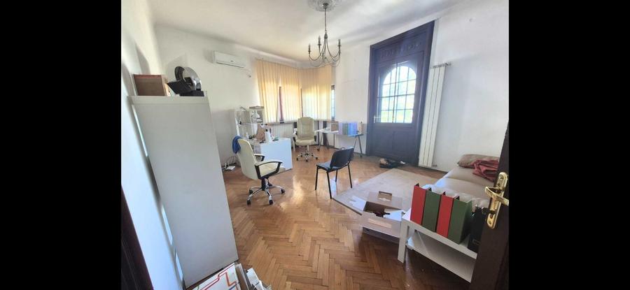 Apartament cu 3 camere decomandat în Romană