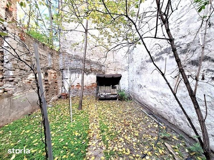 Casă cu 5 camere cu Teren 153 Mp în Central