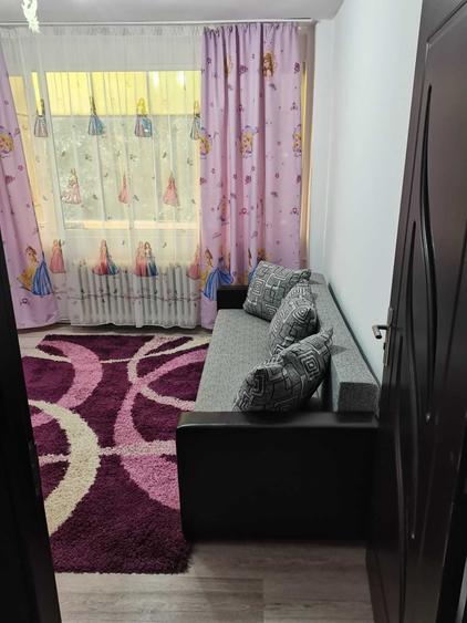 Apartament cu 2 camere semidecomandat în Aleea Carpați