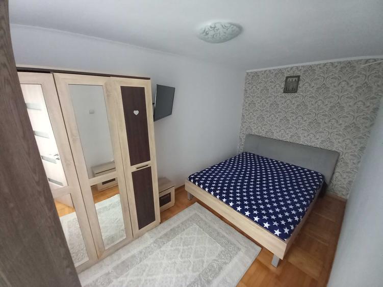 Apartament cu 3 camere semidecomandat în Micro 6