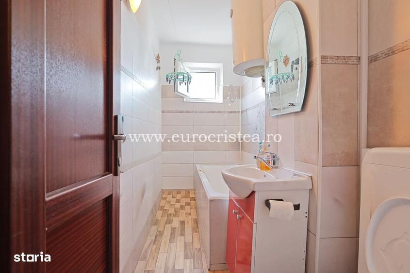 Apartament cu 4 camere semidecomandat în Central