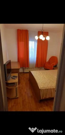 Apartament cu 3 camere decomandat în Calea București