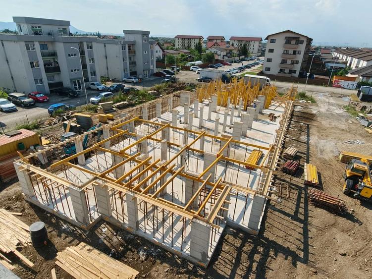 Apartament cu 2 camere decomandat în Sânpetru