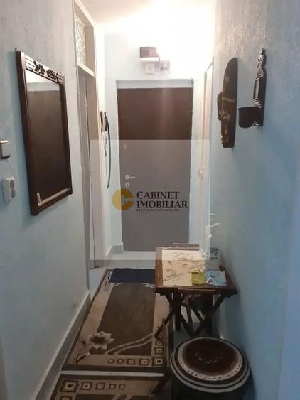 Apartament cu 2 camere semidecomandat, mobilat în Universitate