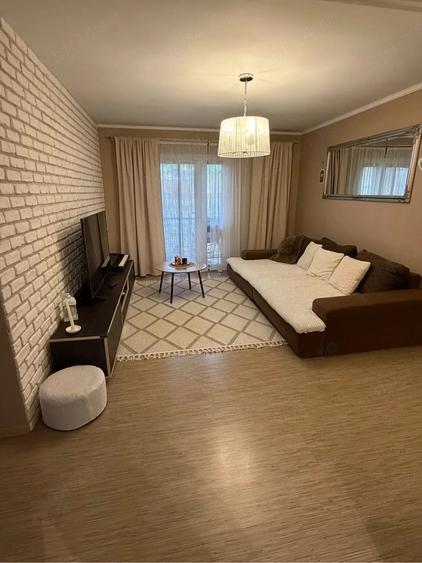 Apartament cu 4 camere decomandat în Central