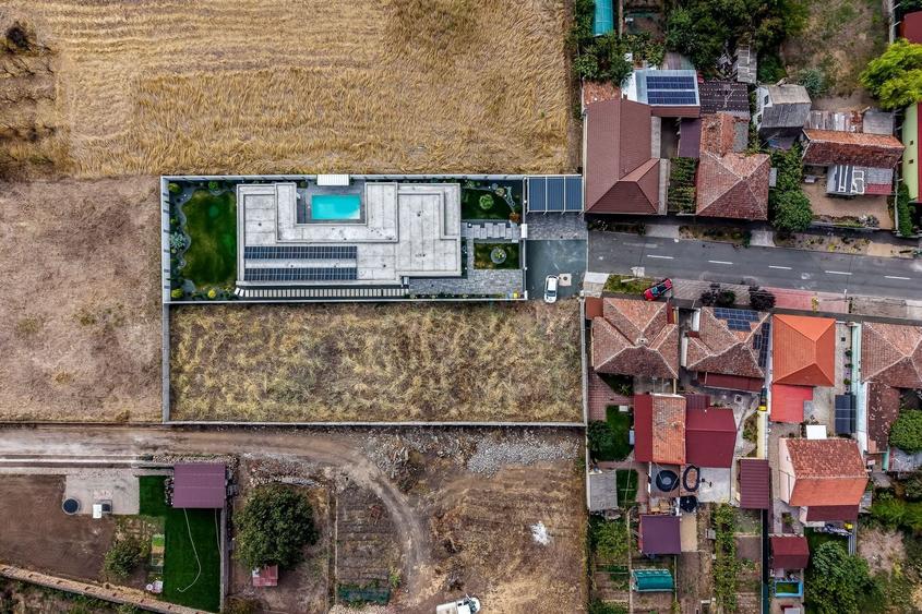 Teren Construcții intravilan de 1175 mp, în Poltur