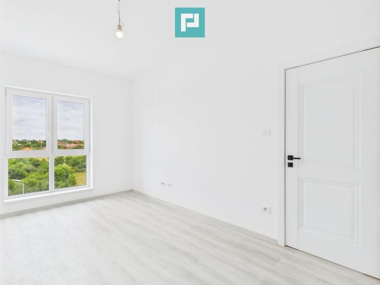 Apartament cu 3 camere semidecomandat în Grădiște