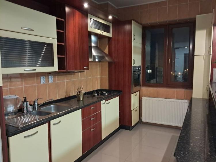 Apartament cu 3 camere decomandat, mobilat în Aviatorilor