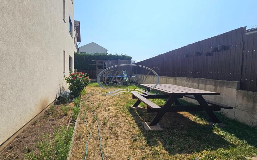 Apartament cu 3 camere semidecomandat, mobilat în Europa
