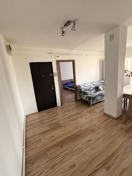 Apartament cu 3 camere decomandat în Mofleni