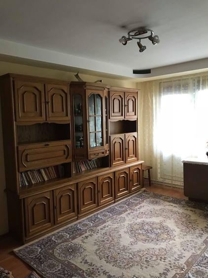 Apartament cu 3 camere semidecomandat în Rogerius