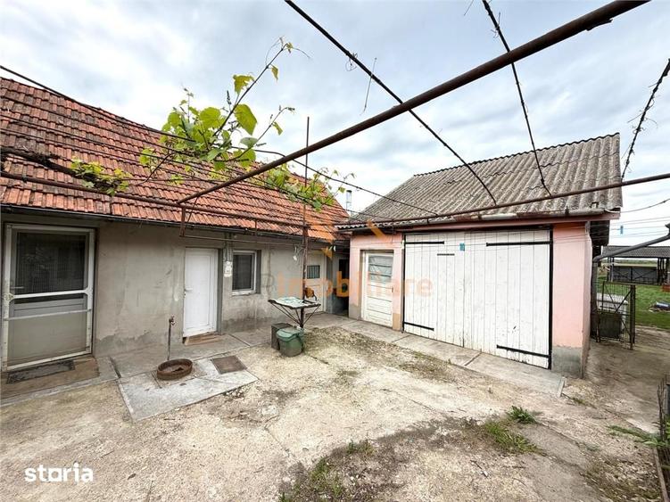 Casă cu 4 camere cu Teren 1081 Mp în Girișu de Criș