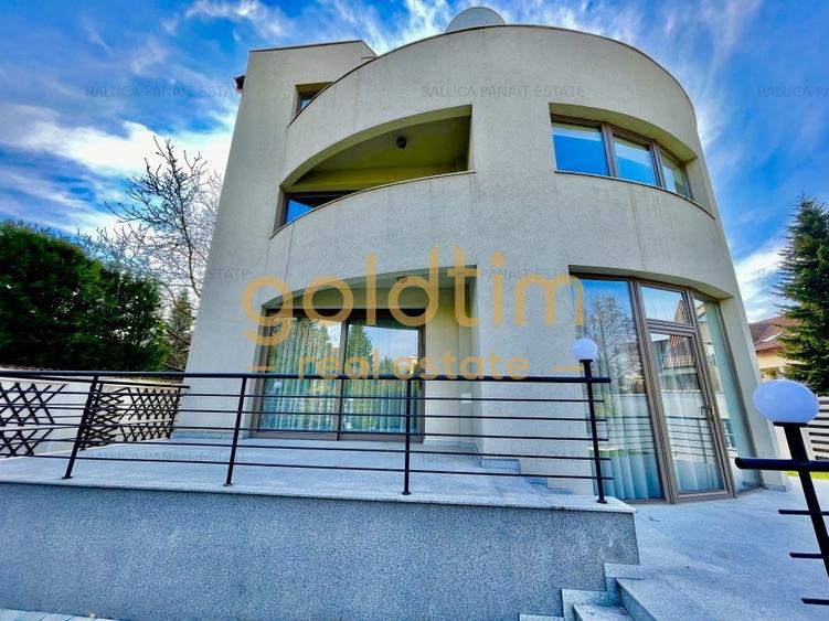 Casă individuală cu 8 camere cu Canalizare în Pipera