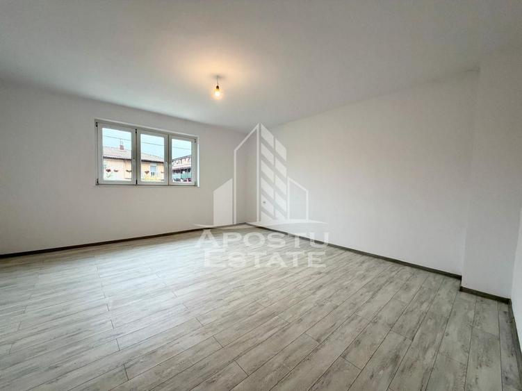 Casa 3 camere, locuri de parcare, ideala pentru firme, Ch... - 1
