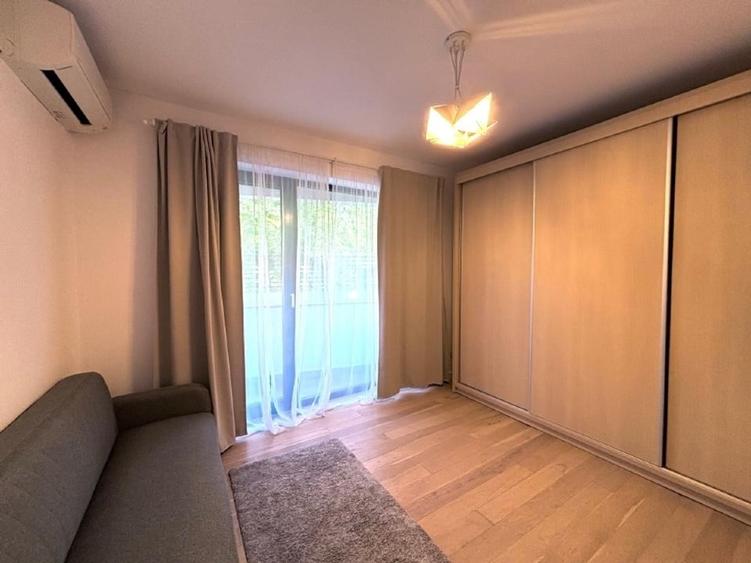 Apartament cu 3 camere decomandat în Băneasa
